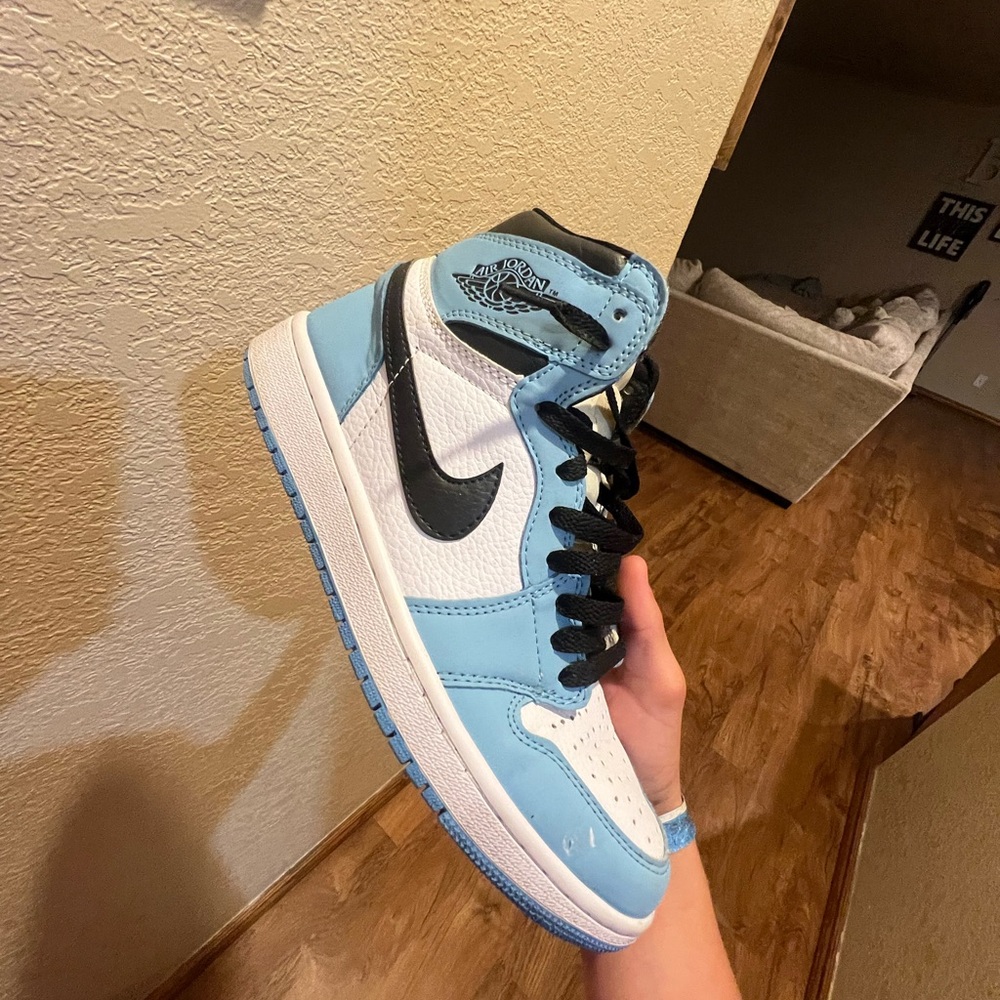 Unc blue Jordan 1s - Picture 5 of 15